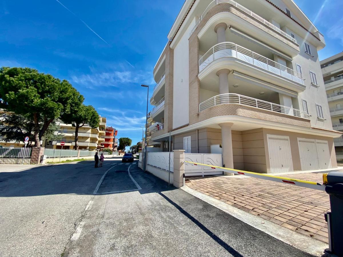 Appartamento Al Mare Con Giardino, Spiaggia E Piscina Alba Adriatica Eksteriør billede