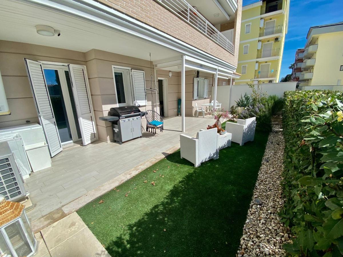 Appartamento Al Mare Con Giardino, Spiaggia E Piscina Alba Adriatica Eksteriør billede