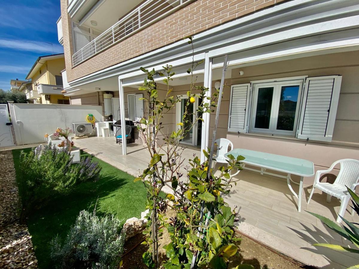 Appartamento Al Mare Con Giardino, Spiaggia E Piscina Alba Adriatica Eksteriør billede